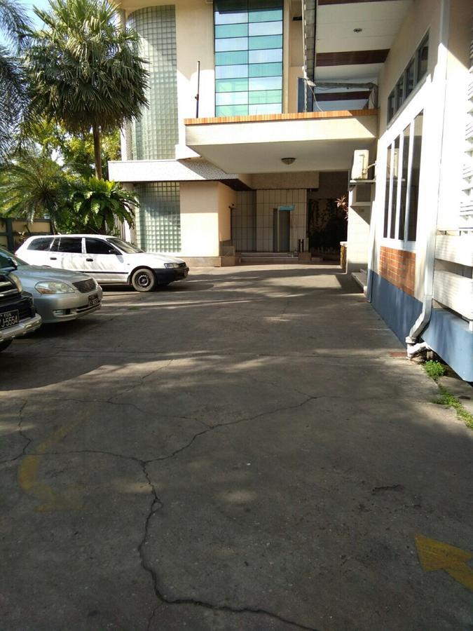 Halpin Hotel Yangon Exterior photo