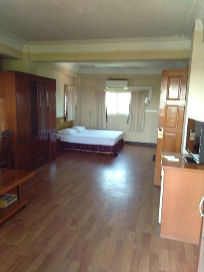 Halpin Hotel Yangon Exterior photo